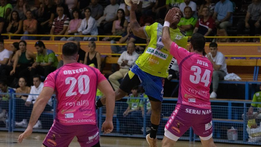 El Balonmano Zamora Enamora empata un partido que tenía perdido