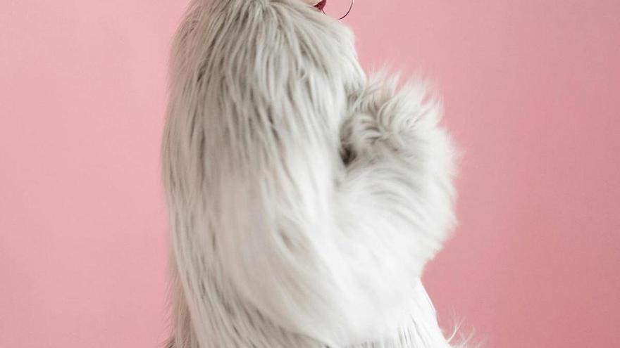 Cómo conseguir el abrigo de pelo más viral de Zara (que está agotado) más barato