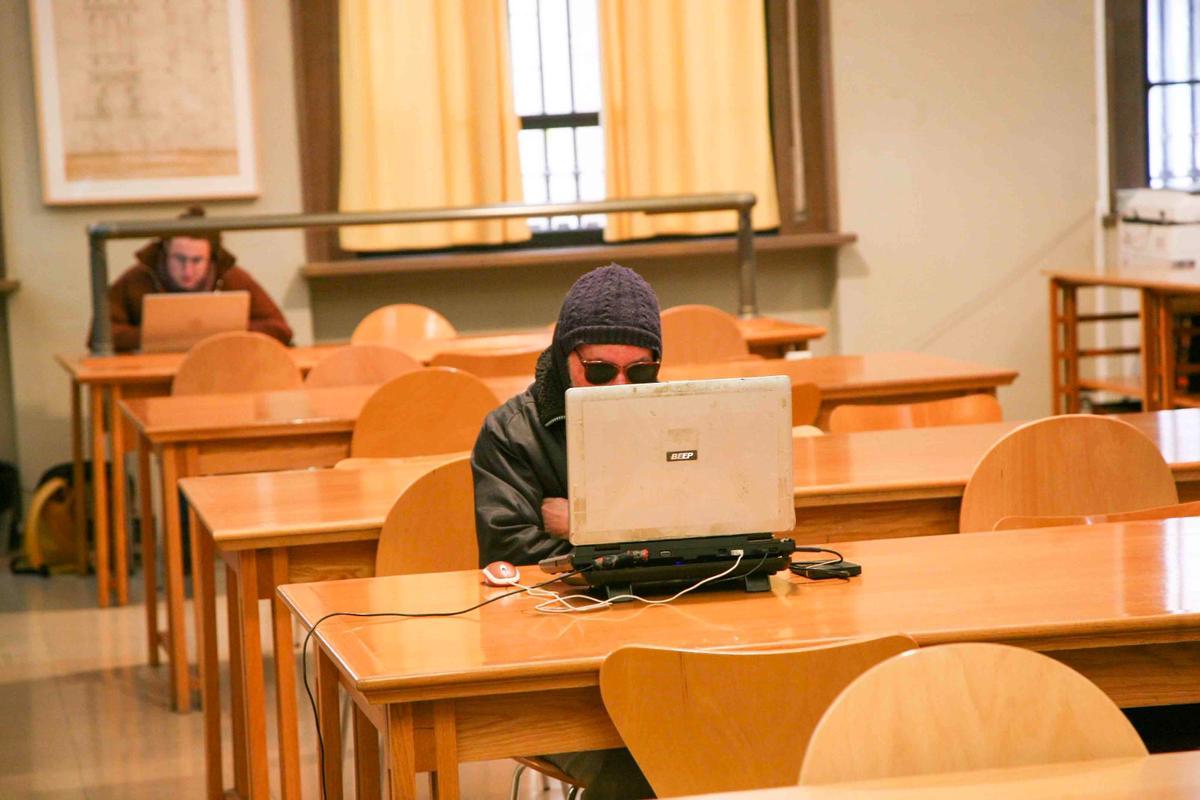 El número de usuarios que acuden a la biblioteca ha disminuido desde que no funciona la calefacción.