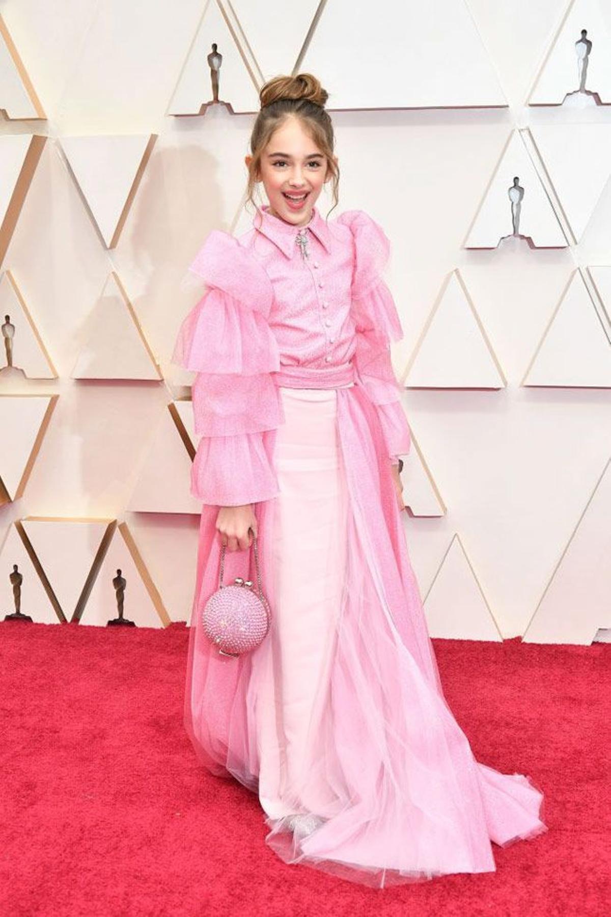 Julia Butters con vestido de Christian Siriano en los Premios Oscar 2020