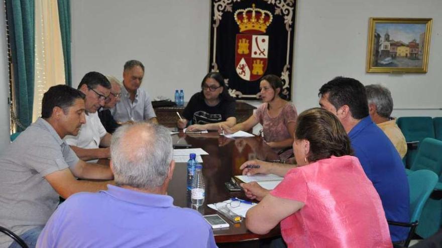 Asamblea de la Mancomunidad Tierras de Aliste, que se comprometió a defender a los apicultores locales.