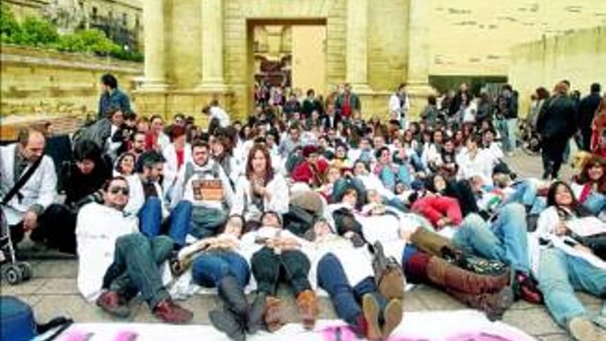 Los residentes protestan en el Puente Romano