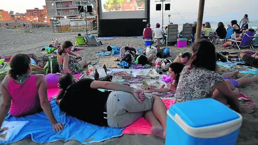 Las neveras y los bocadillos son esenciales para pasar la velada con amigos y familiares.