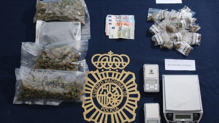 Desarticulan un punto de venta de marihuana en un club de Fuengirola clausurado una semana antes