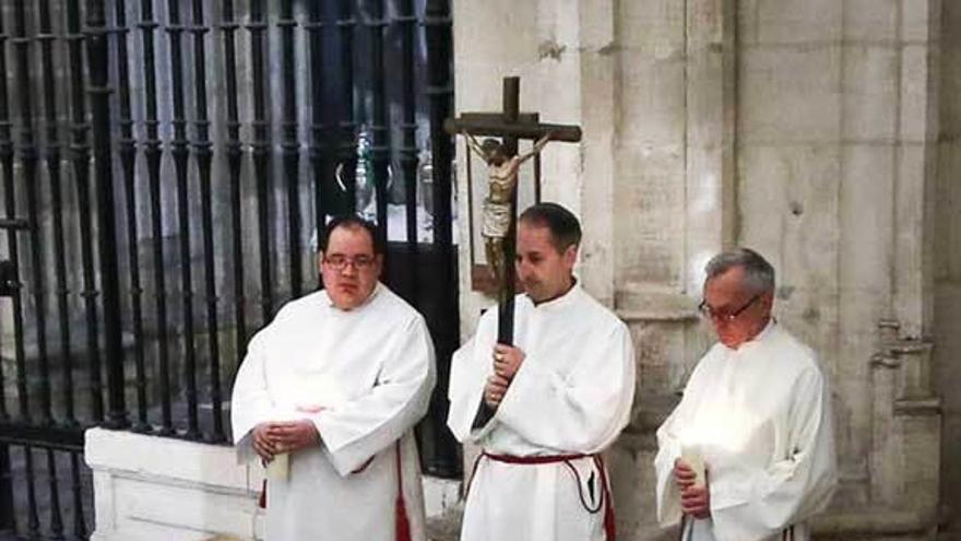 Vía crucis, en la Catedral.