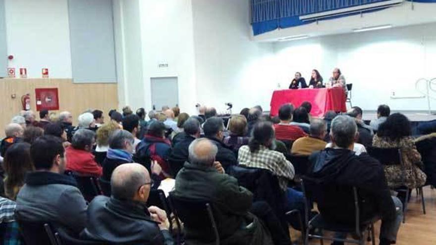 Asistentes al Primer &quot;Parlamentu de la Xente&quot; de Podemos, en Gijón.