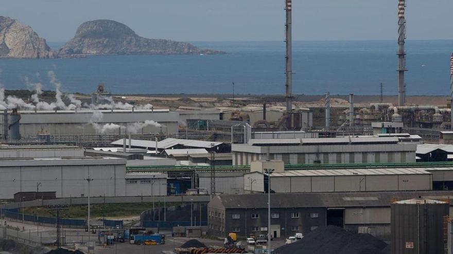 Instalaciones de Asturiana de Zinc, en San Juan de Nieva.