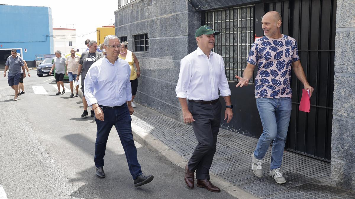 Hidalgo realiza un recorrido con vecinos y vecinas de San Juan