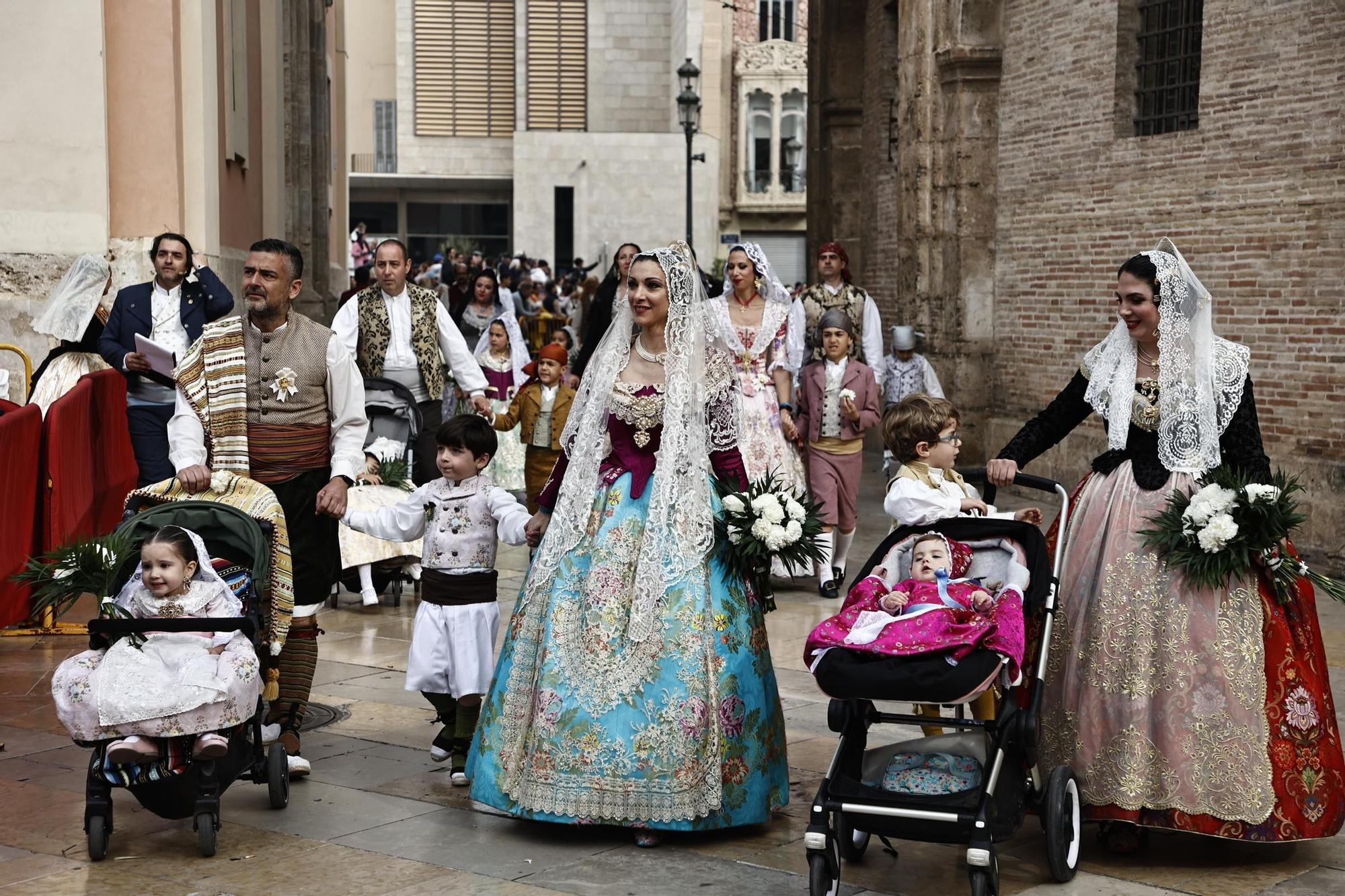 Ofrenda 18 de marzo. Calle de la Paz (16-17 horas)