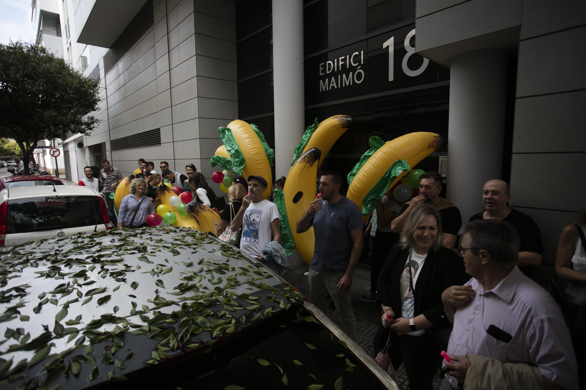 La manifestación de empleados públicos de Ibiza, en imágenes