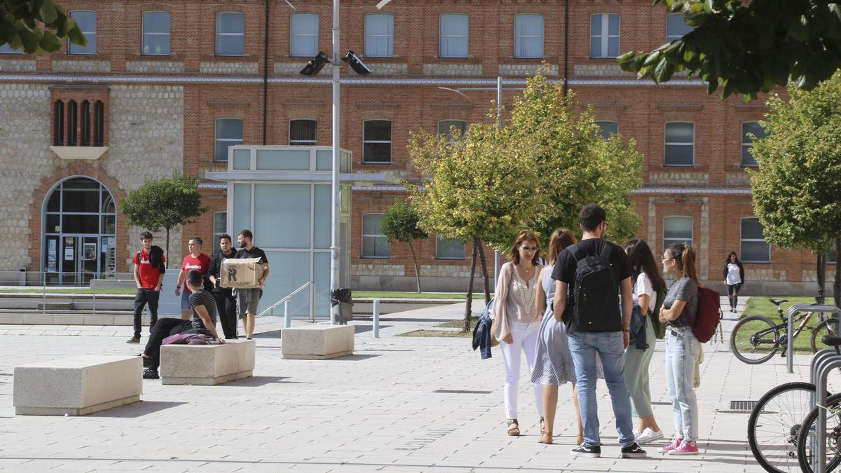 Estudiantes en el Campus Viriato antes de la pandemia