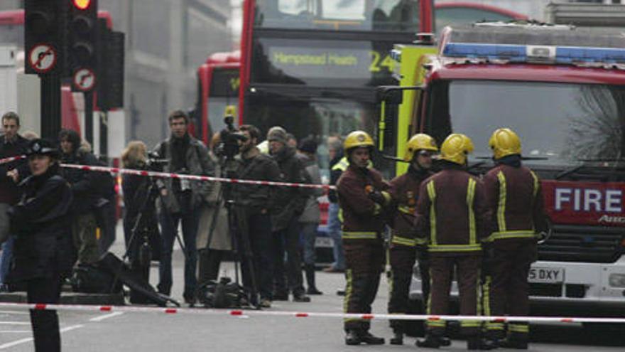 Autoridades británica el día del atentado.