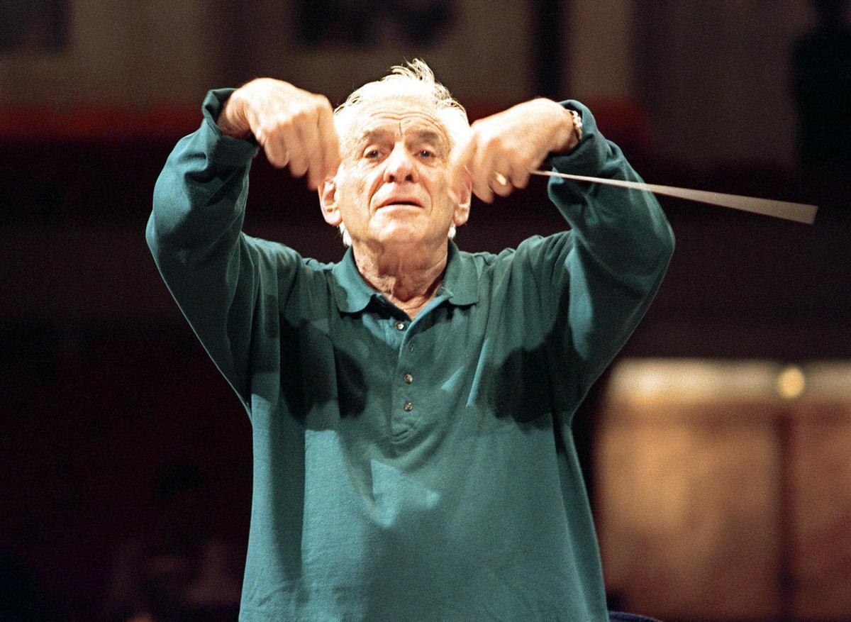 Leonard Bernstein, en una imagen tomada el 31 de agosto de 1989 durante un ensayo en Varsovia.