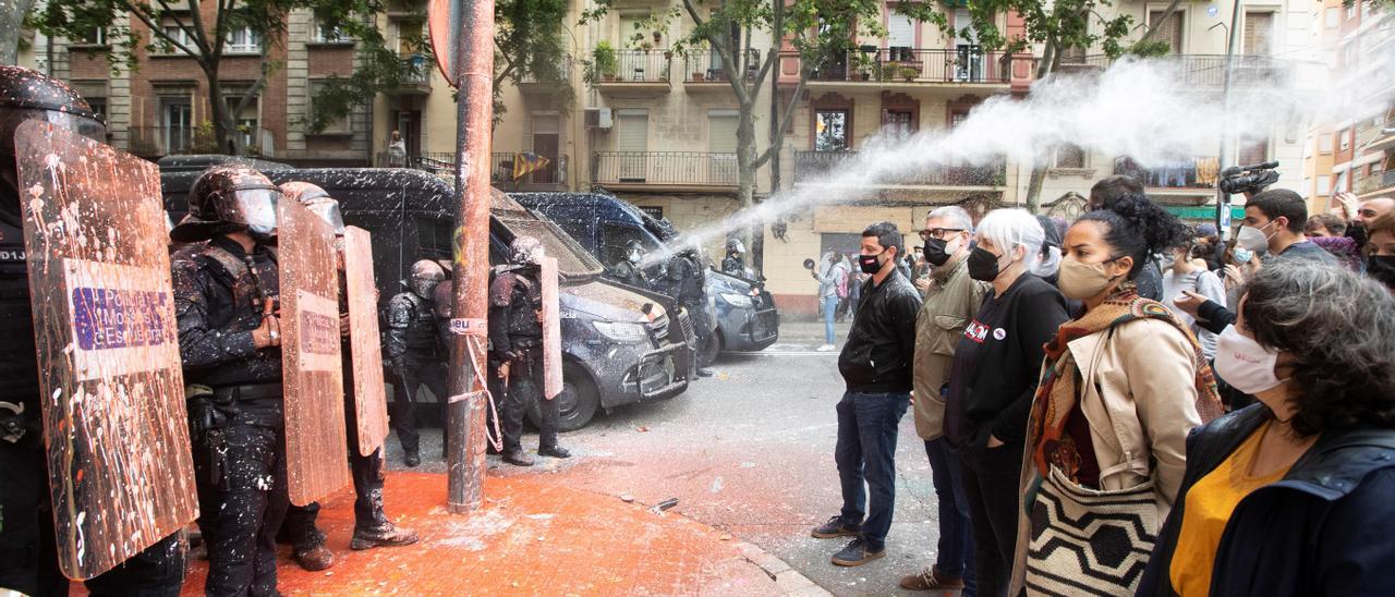 Tensión durante un desahucio en Barcelona