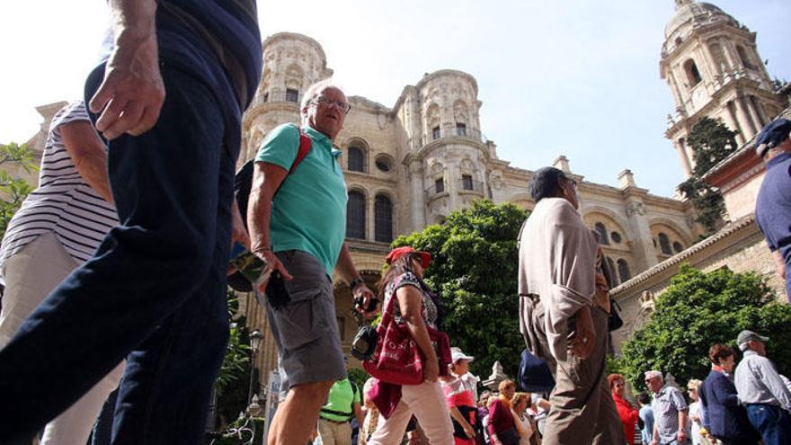 Turistas visitando el Centro Histórico de la ciudad.