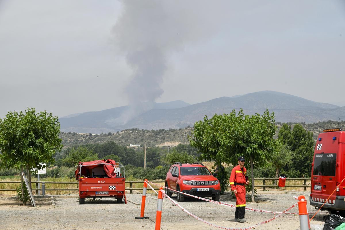 Els Bombers demanen comprensió perquè hi ha focs que han de cremar