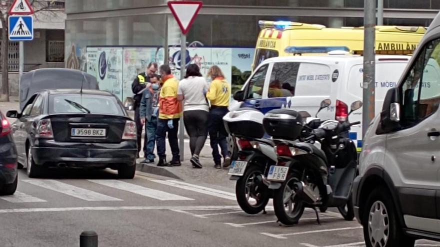Una dona resulta ferida en un accident de trànsit a Girona