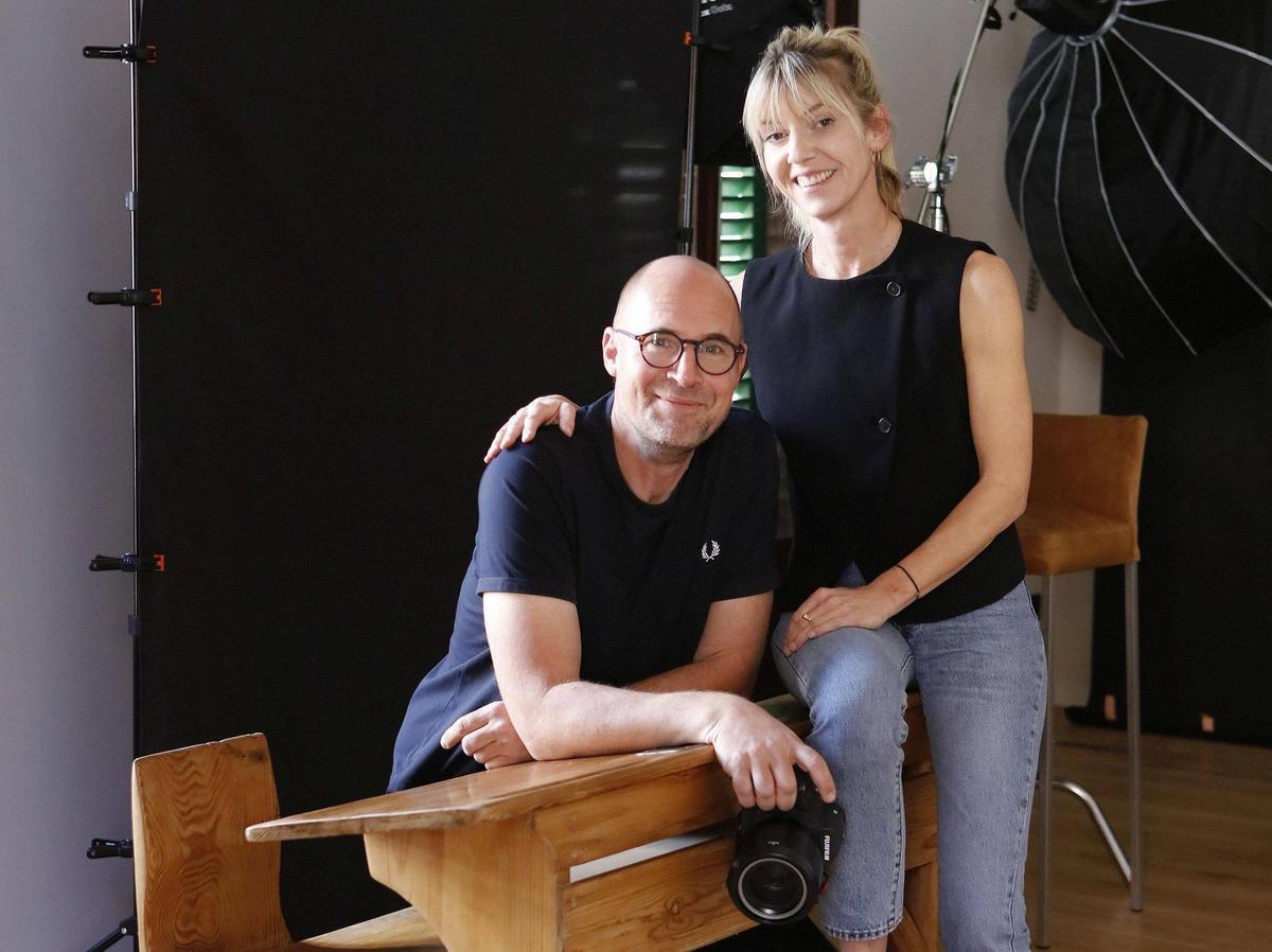 Arnd und Xenia von Wedemeyer in Arnds neu eingerichtetem Fotostudio in Palma.
