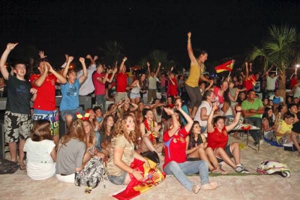 Cientos de personas festejan en Las Playas el pase a semifinales