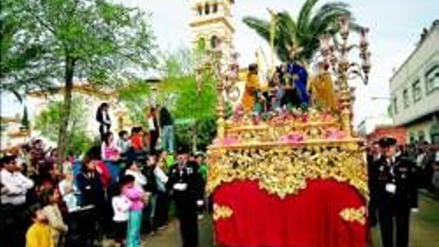 La Borriquita abre los desfiles de la Pascua en lacapital pacense