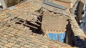Evacúan diversas viviendas en Esparreguera por el colapso del tejado de dos casas contiguas