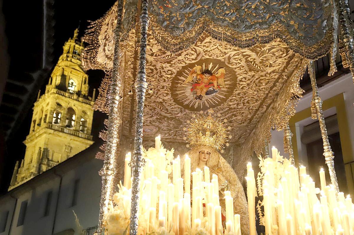 Triunfal regreso de la Paz y Esperanza a Capuchinos