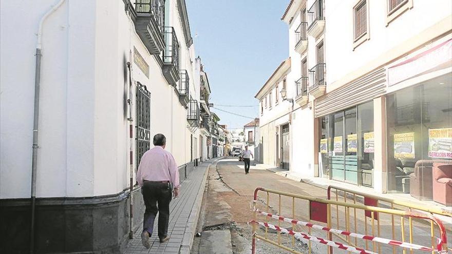 Nueva conducción de agua en Ana de Santiago y Sol