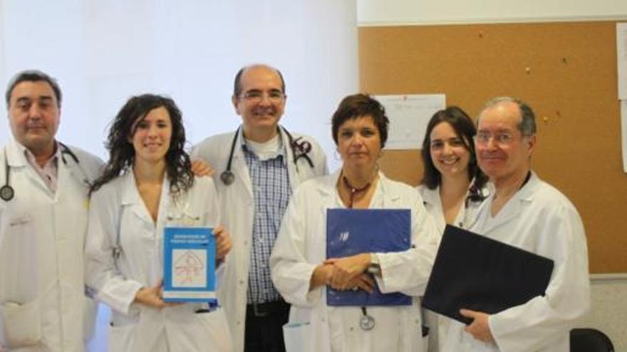 Cuarenta médicos del Santa Lucía publican un libro