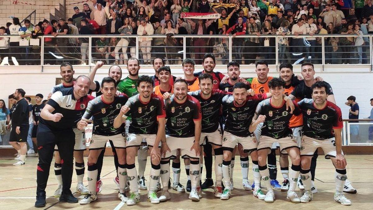 El Grupo López Bolaños, con sus aficionados en Rivas.