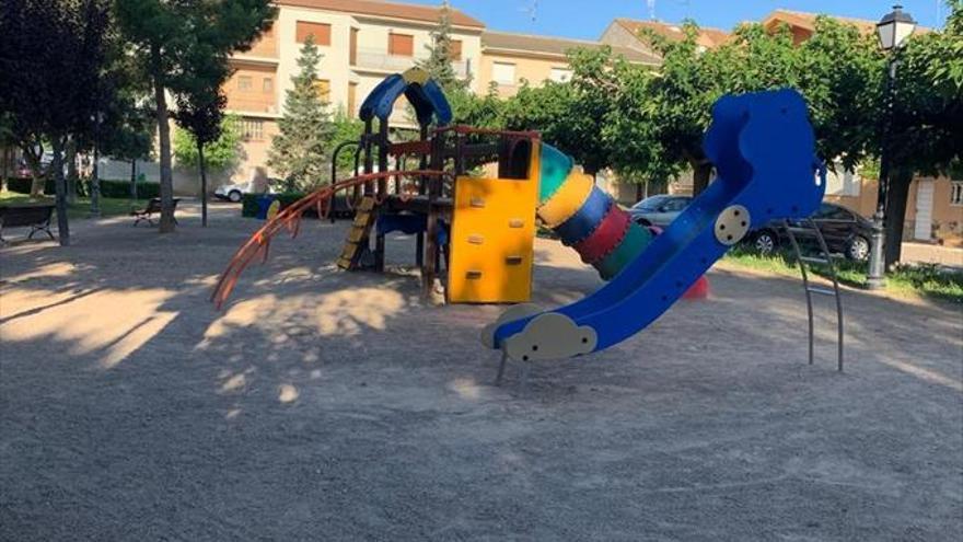 Los parques infantiles reabren y algunos estrenan juegos