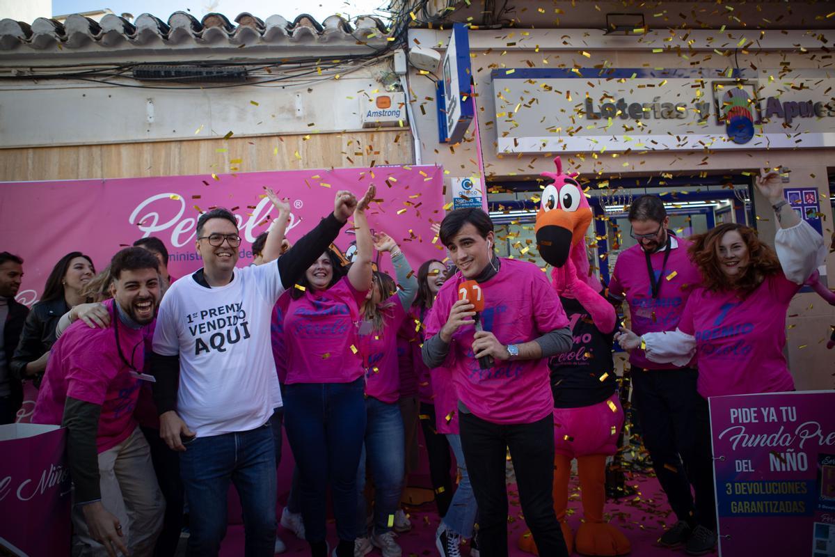 Así han celebrado repartir el Gordo en el Perolo