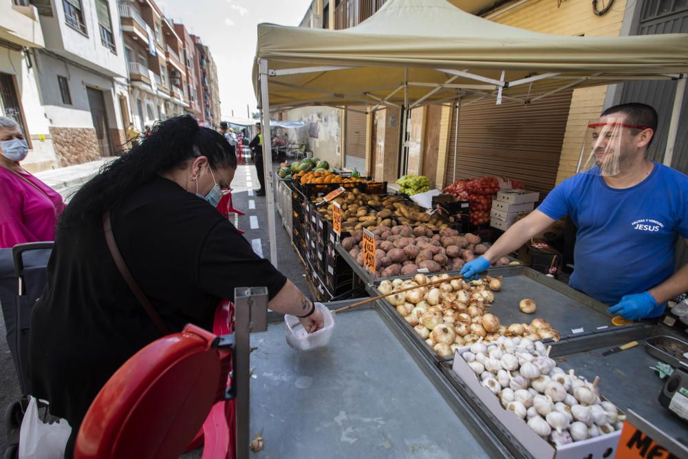 Torrent recupera el mercado ambulante de los viernes