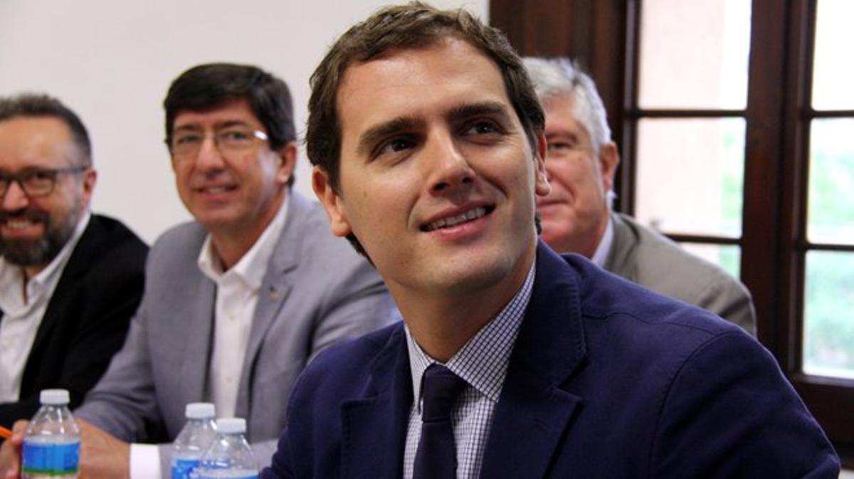 El líder de la formació taronja assenyala que si Mas està imputat és perquè hi ha uns suposats delictes.