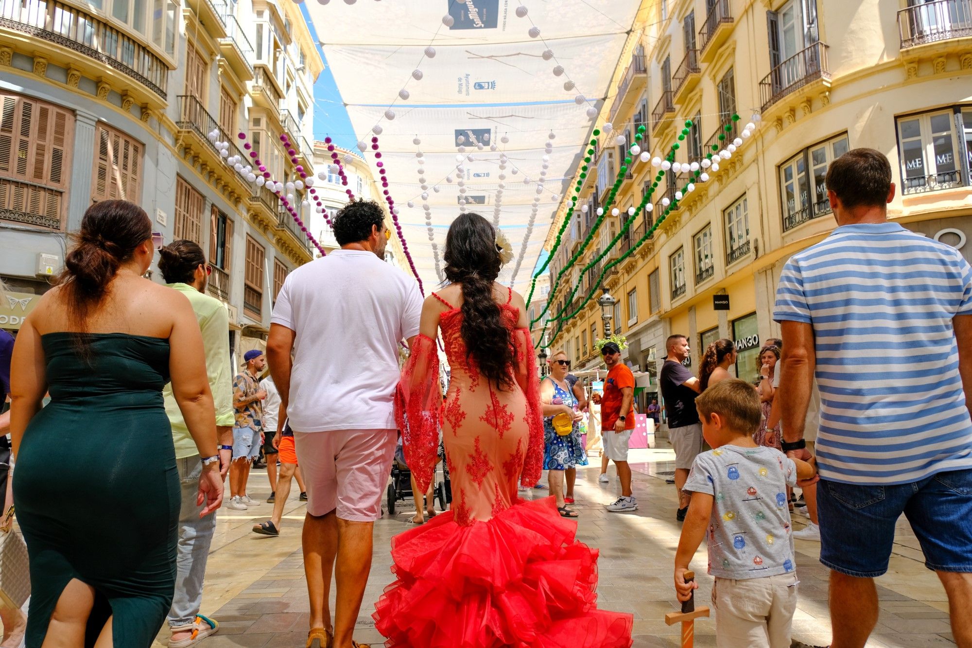 Así viven los extranjeros la Feria de Málaga 2023