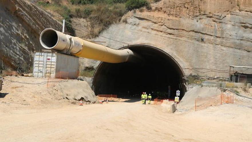 Imatge de l&#039;entrada al túnel d&#039;Olesa de la B-40.