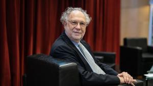 Ernesto Ekaizer, durante la presentación de ’Operación Jaque Mate’, en el auditorio de Penguin Random House de Barcelona, este pasado jueves 8 de junio.