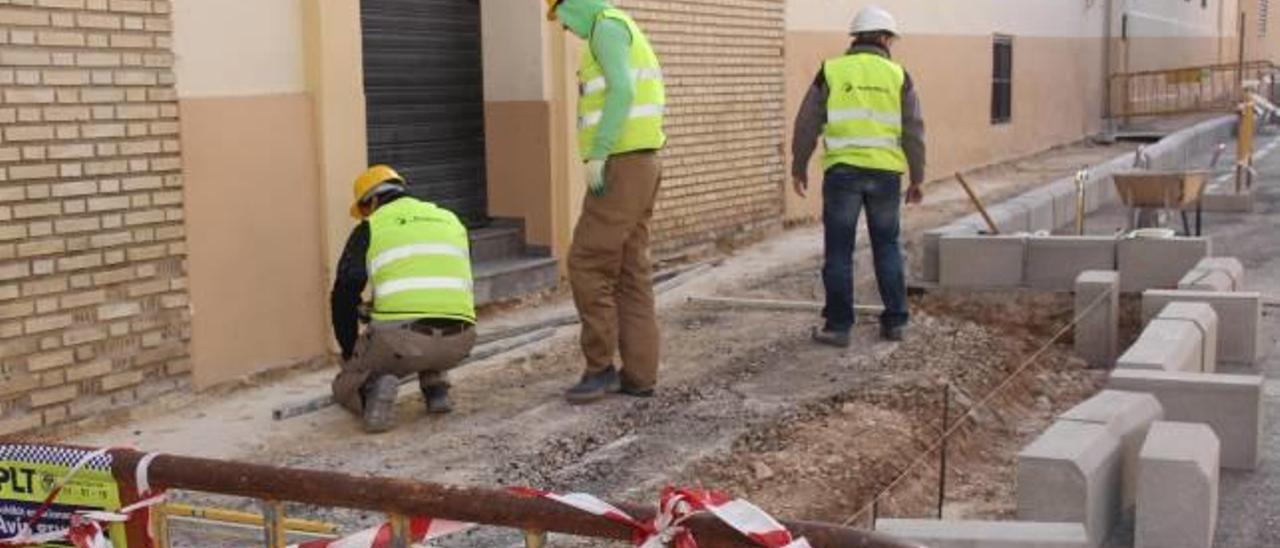 Torrent paraliza la obra de tres calles históricas hasta que Patrimonio la autorice