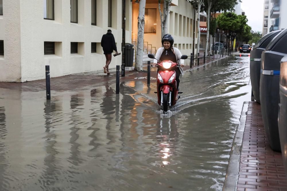 La tormenta ha complicado la movilidad dentro de la isla