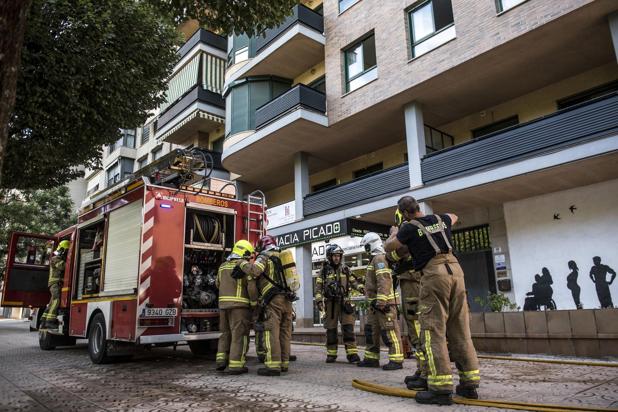 Aparatoso incendio en la avenida de Alemania en Cáceres