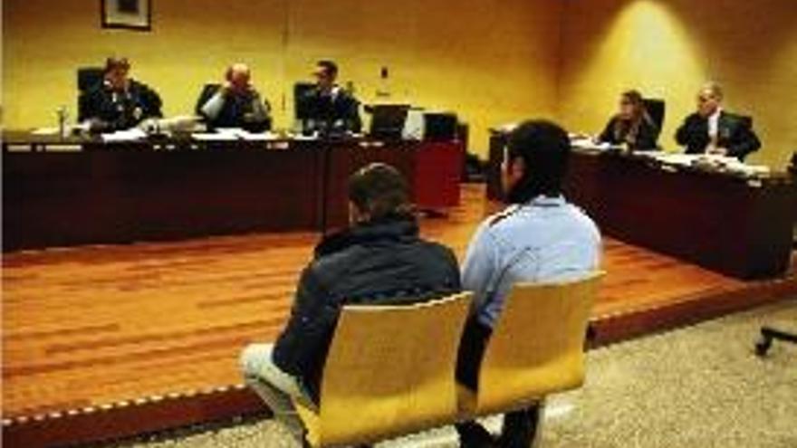 L&#039;acusat durant la primera sessió del judici, ahir a l&#039;Audiència.