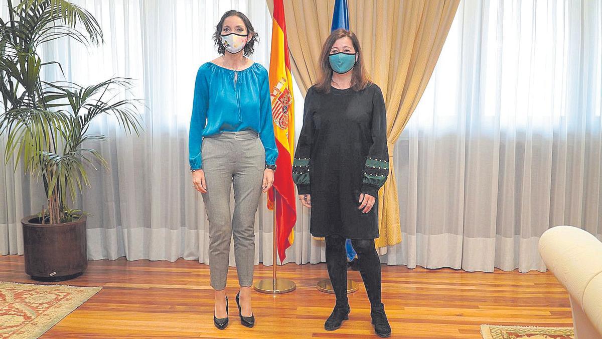 La ministra de Turismo, Reyes Maroto, y Francina Armegol se reunieron en Madrid.