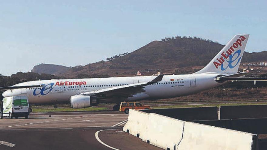 Un avión de Air Europa en el aeropuerto Tenerife Norte.