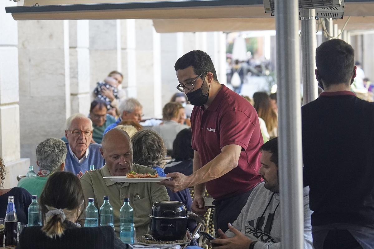 Gironins que treballen durant tot el 12-O sense fer-se fotos