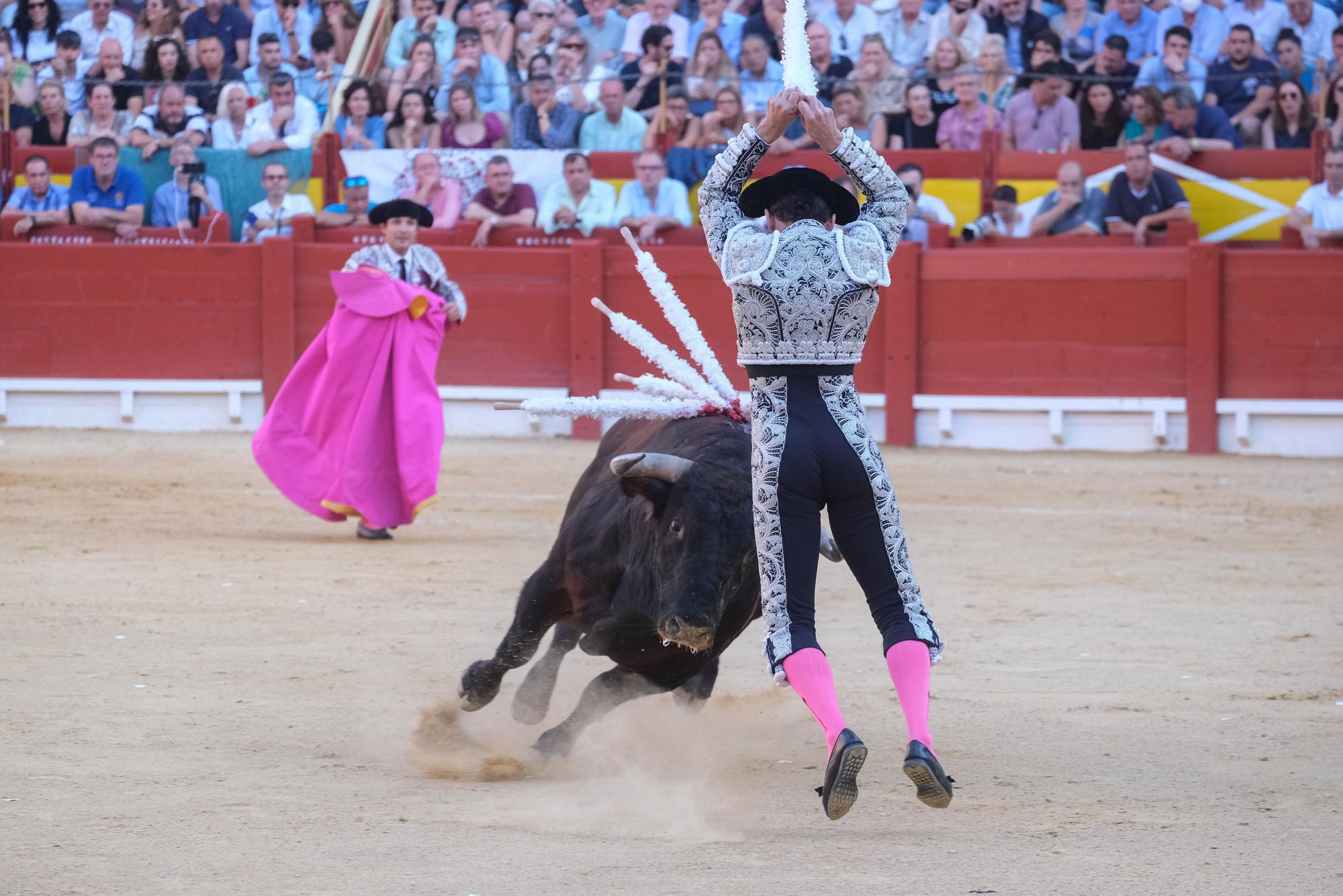 Roca Rey sale por la puerta grande