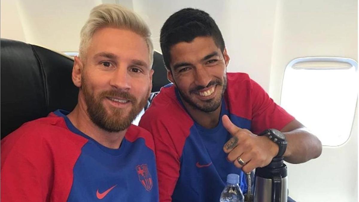 Messi y Suárez, en el avión. La sociedad ya está en marcha.