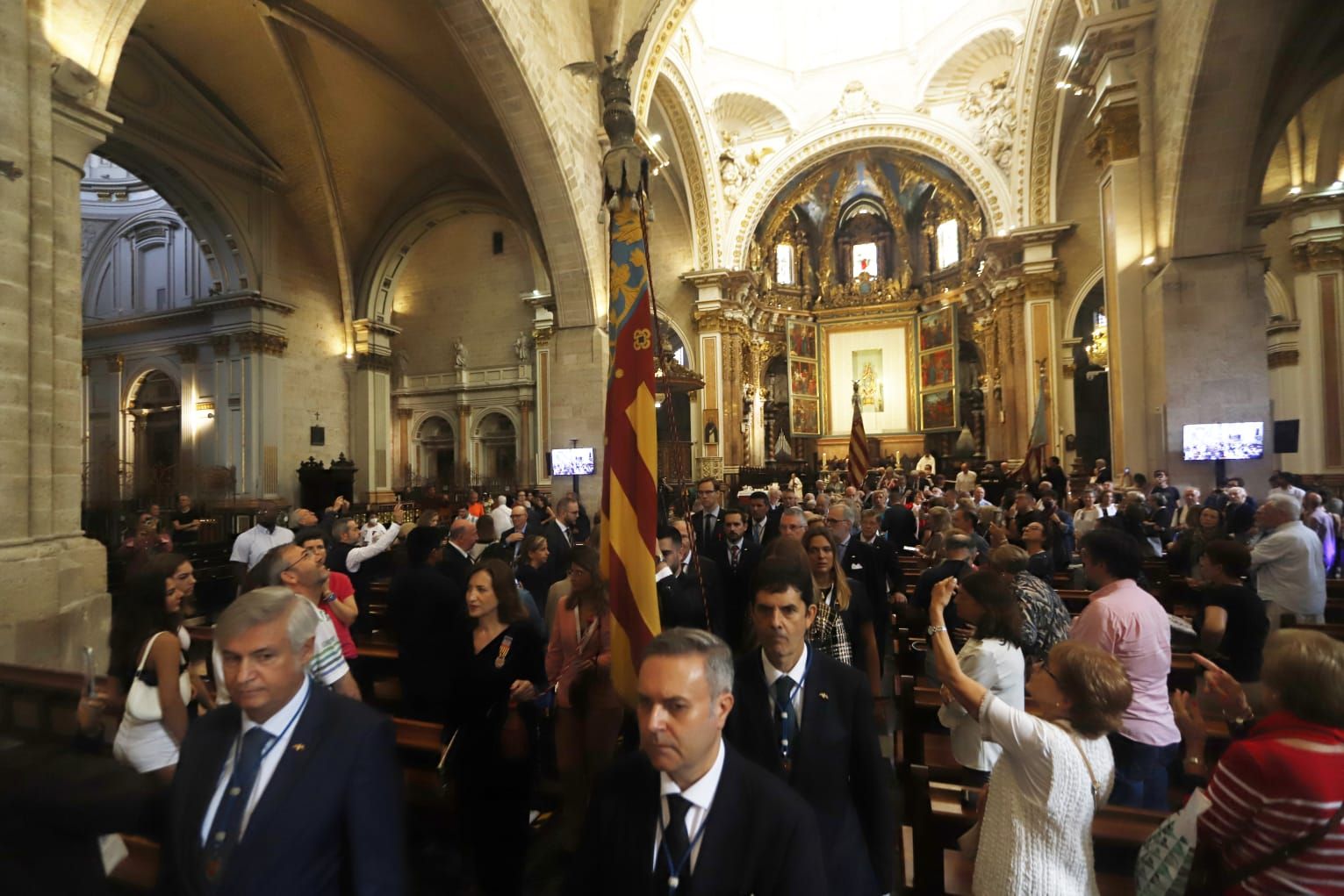 El cardenal Antonio Cañizares celebra el Te Deum y la misa del 9 d'Octubre