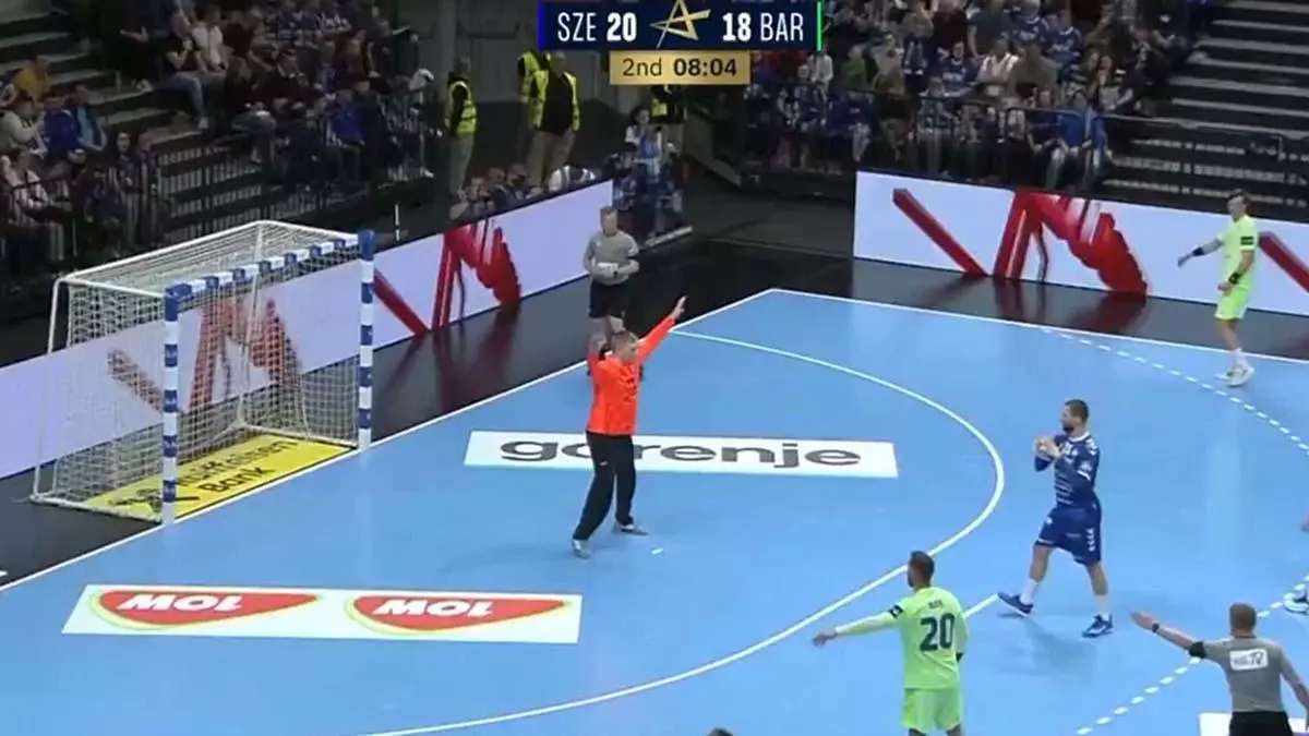 ¡Pero cómo vas a hacer esa parada! El portero del Barça de balonmano es de otro mundo...