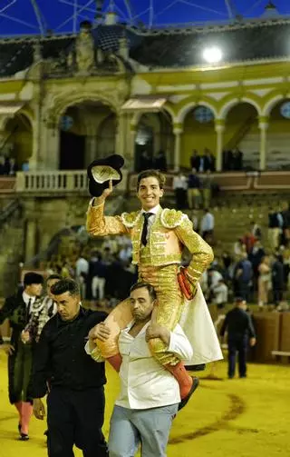 Orejas para Julio Norte y Tomás Bastos en una novillada ilusionante en Sevilla