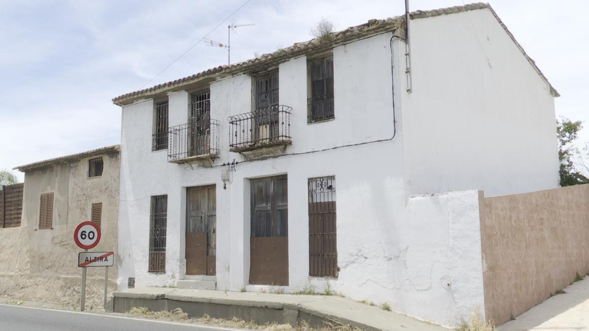 La vivienda donde apareció el cuerpo sin vida de la mujer.