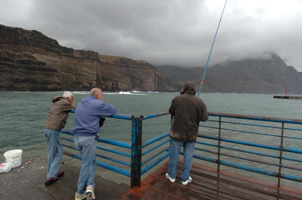 Las rachas de viento parten el Dedo de Dios y provocan apagones Las rachas de viento parten el Dedo de Dios y provocan apagones